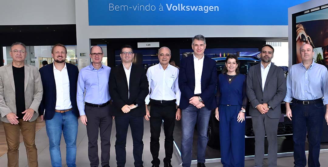 Presidente da VW do Brasil visita a Vitoriawagen